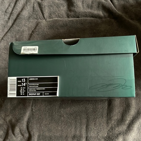 Nike 2018 Lebron 16 XVI I'm King Black Gold Sneakers for Men BQ5989-007 Size 13 - Picture 8 of 8